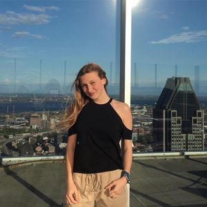 Meet your Posher, Corinne